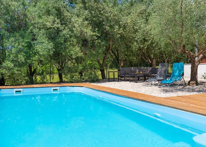 Сasa de vacaciones 5 Bedroom Lovely In Posedarje
