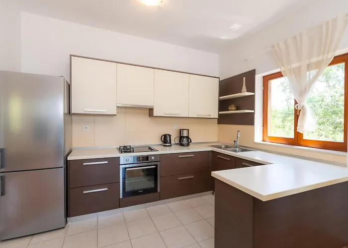 5 Bedroom Lovely In