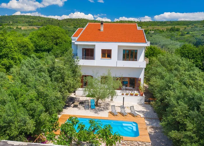 5 Bedroom Lovely In Nyaraló *