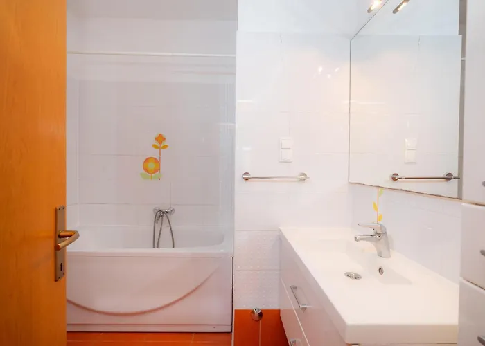 Сasa de vacaciones 5 Bedroom Lovely In