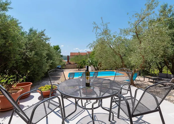 5 Bedroom Lovely In *