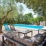 5 Bedroom Lovely In