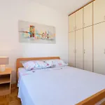 בית נופש 5 Bedroom Lovely In