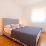 5 Bedroom Lovely In