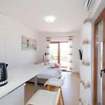 5 Bedroom Lovely In בית נופש פוסדריה