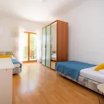 5 Bedroom Lovely In בית נופש
