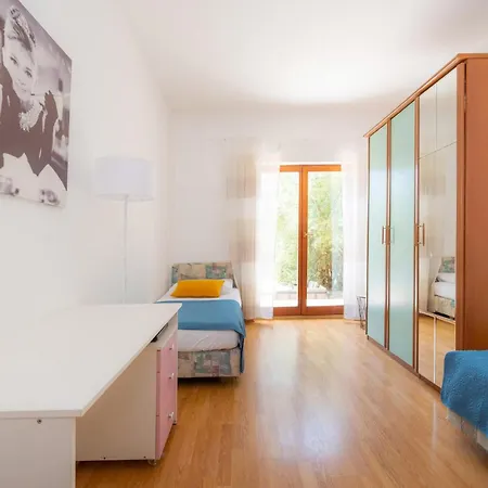 5 Bedroom Lovely In *