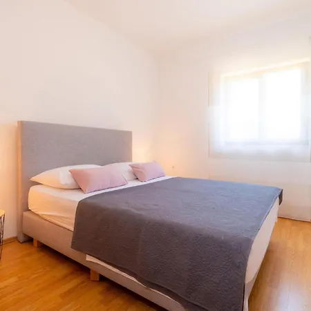 5 Bedroom Lovely In