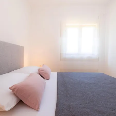 Holiday home 5 Bedroom Lovely In
