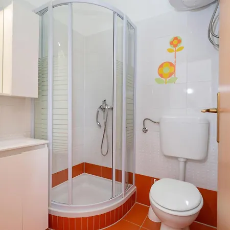 5 Bedroom Lovely In Holiday home *