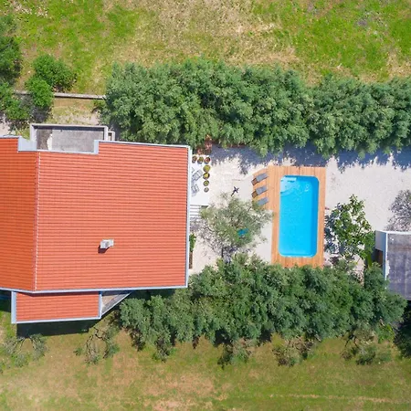 5 Bedroom Lovely In Holiday home *