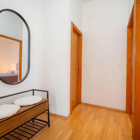 5 Bedroom Lovely In *