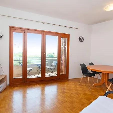 Holiday home 5 Bedroom Lovely In Posedarje