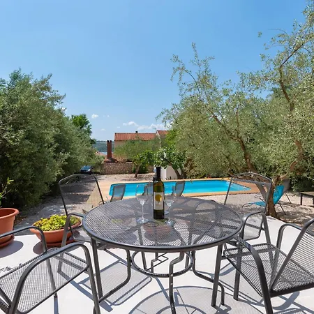 5 Bedroom Lovely In *