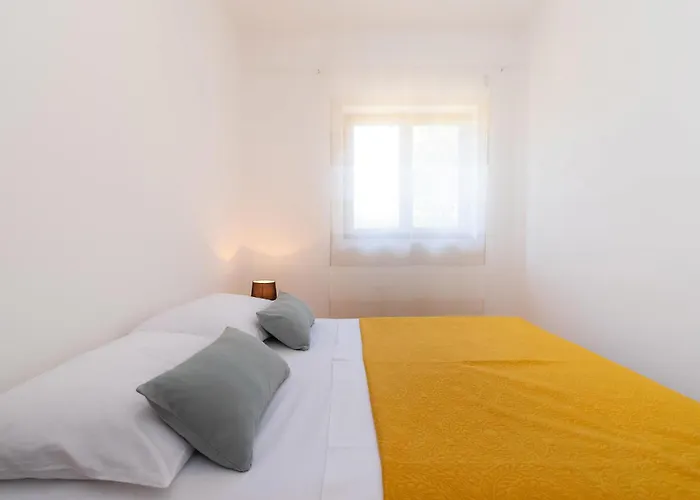 5 Bedroom Lovely In 度假居 *