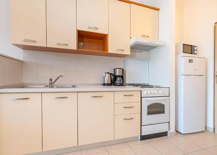 5 Bedroom Lovely In *