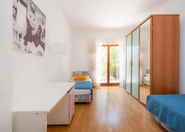 5 Bedroom Lovely In *