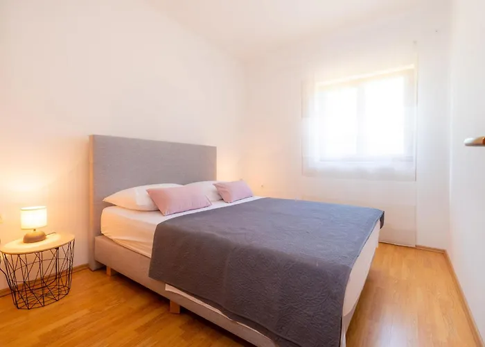 5 Bedroom Lovely In