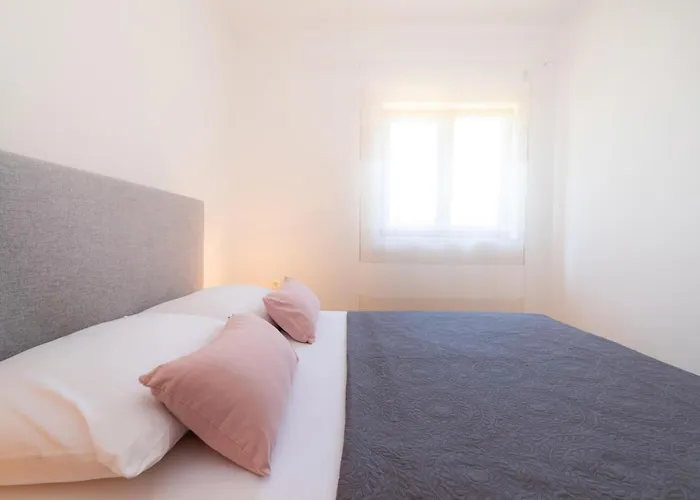 Dom wakacyjny 5 Bedroom Lovely In