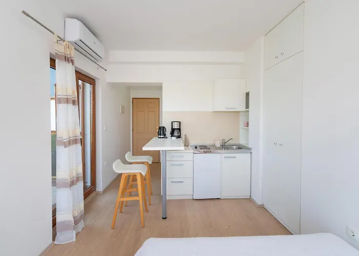 5 Bedroom Lovely In *