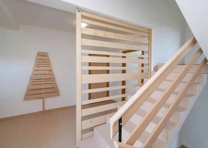 5 Bedroom Lovely In Dom wakacyjny Posedarje