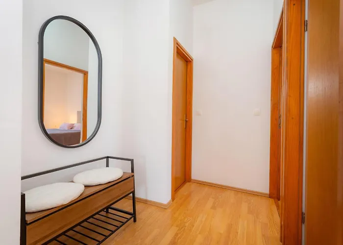 5 Bedroom Lovely In *