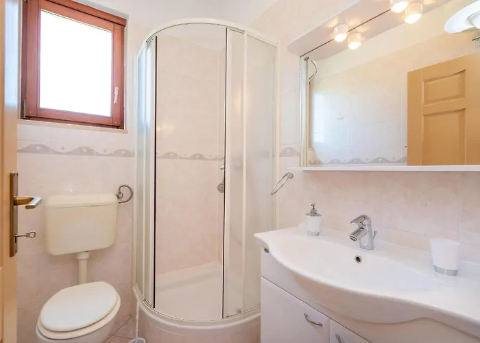 5 Bedroom Lovely In * Posedarje